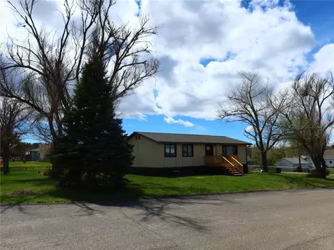 Exterior - 623 3rd St E, Roundup, MT 59072 photo 5 of 13