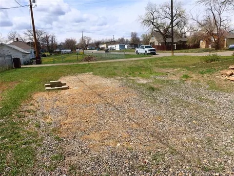 Exterior - 623 3rd St E, Roundup, MT 59072 photo 7 of 13