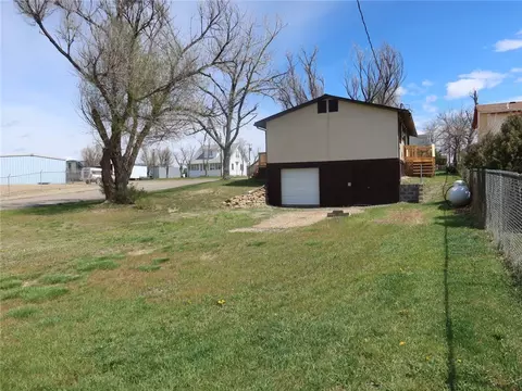 Exterior - 623 3rd St E, Roundup, MT 59072 photo 6 of 12