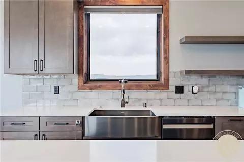 Kitchen - 6770 Eagle Bend Blvd, Shepherd, MT 59079 photo 5 of 7