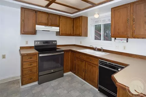 Kitchen - 1316 Beartooth Dr, Laurel, MT 59044 photo 3 of 7