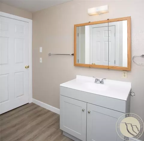 Bath - 1316 Beartooth Dr, Laurel, MT 59044 photo 3 of 4