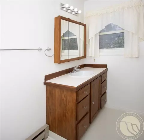 Bath - 1316 Beartooth Dr, Laurel, MT 59044 photo 1 of 4
