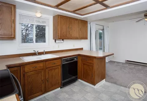 Kitchen - 1316 Beartooth Dr, Laurel, MT 59044 photo 5 of 7