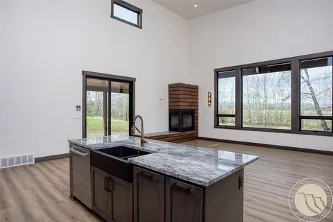 Living - 48 Buttercup Dr, Roberts, MT 59070 photo 2 of 4