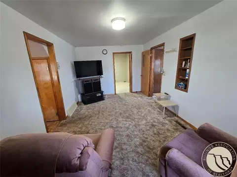 Living - 507 S Monroe St, Baker, MT 59313 photo 1 of 2