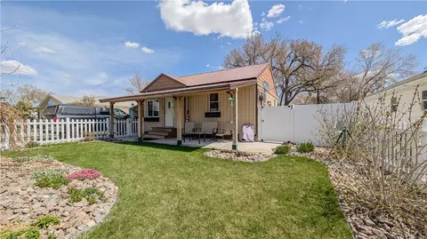 516 Montana Ave, Fairview, MT 59221