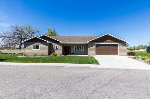 807 W 12th St, Laurel, MT 59044