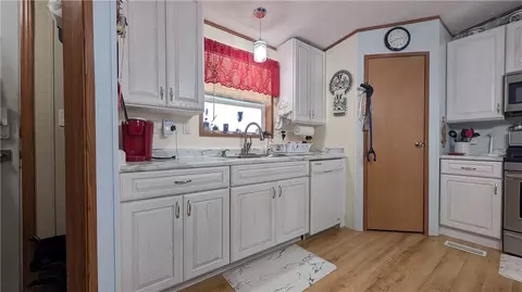 Kitchen - 3227 3rd St NW, Sidney, MT 59270 photo 2 of 4