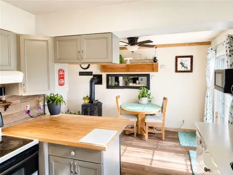 Kitchen - 910 10th Ave, Laurel, MT 59044 photo 1 of 3