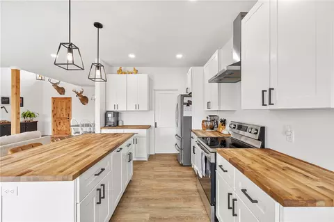 Kitchen - 85 Eagle Cliff Meadows Rd, Billings, MT 59101 photo 3 of 3
