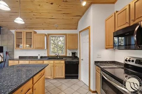 Kitchen - 175 Benbow Rd, Fishtail, MT 59028 photo 3 of 5