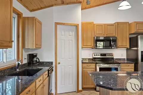 Kitchen - 175 Benbow Rd, Fishtail, MT 59028 photo 2 of 5