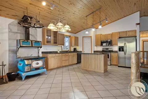 Kitchen - 175 Benbow Rd, Fishtail, MT 59028 photo 4 of 5