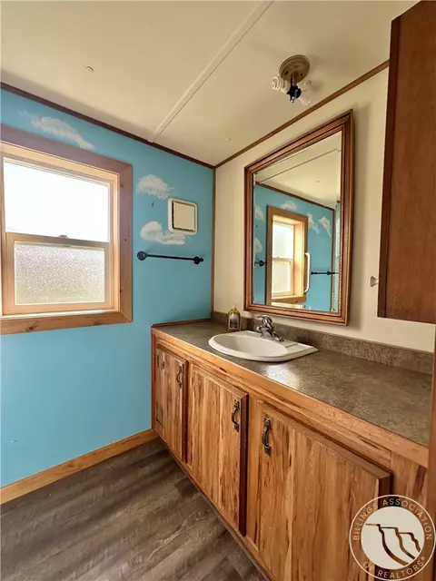 Bath - 108 4th Ave E, Ryegate, MT 59074 photo 1 of 5