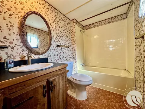 Bath - 108 4th Ave E, Ryegate, MT 59074 photo 4 of 5