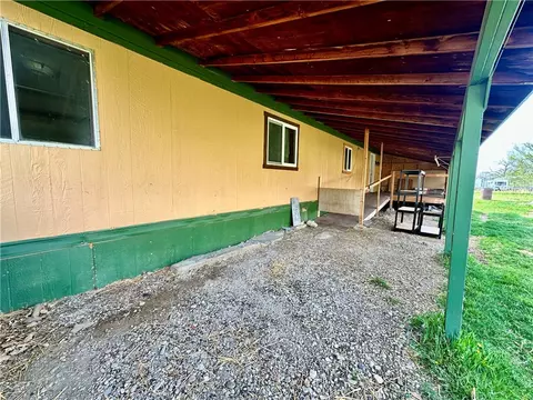 Exterior - 108 4th Ave E, Ryegate, MT 59074 photo 4 of 9