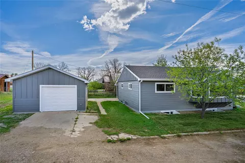 704 2nd St NW, Harlowton, MT 59036