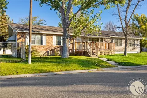 209 9th St W, Hardin, MT 59034