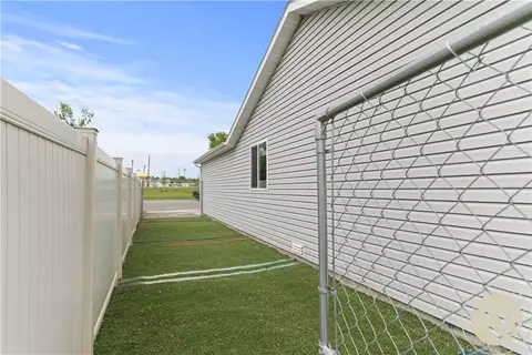 Exterior - 106 E 6th St, Laurel, MT 59044 photo 3 of 4
