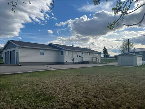 Exterior - 802 10th St, Circle, MT 59215 photo 2 of 4
