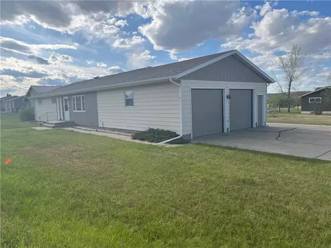 802 10th St, Circle, MT 59215