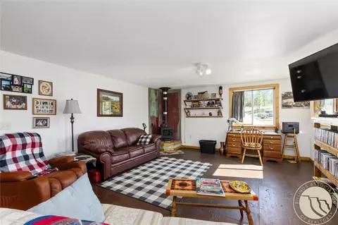 Living - 55 Loop Rd, Roundup, MT 59072 photo 2 of 7
