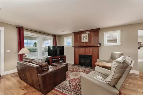 Living - 975 Rockfork Cir, Laurel, MT 59044 photo 3 of 5