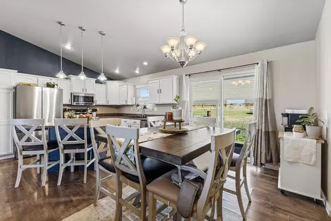 Dining - 1605 Timber Wolf Trl, Laurel, MT 59044 photo 2 of 2