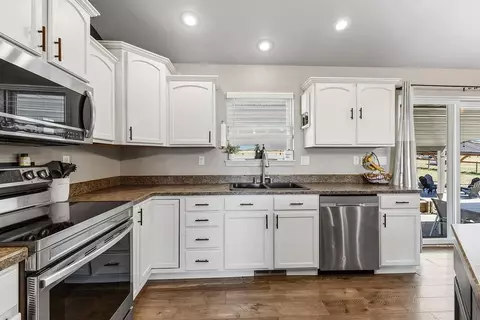 Kitchen - 1605 Timber Wolf Trl, Laurel, MT 59044 photo 5 of 5