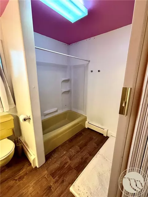 Bath - 206 E Stanton St, Plains, MT 59859 photo 1 of 5