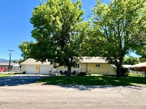 206 E Stanton St, Plains, MT 59859