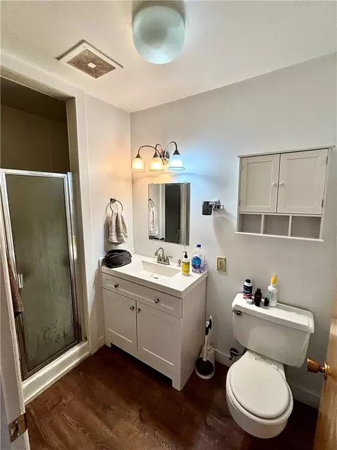 Bath - 206 E Stanton St, Plains, MT 59859 photo 3 of 5