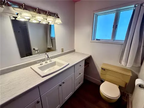 Bath - 206 E Stanton St, Plains, MT 59859 photo 2 of 5