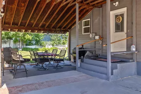 Exterior - 1005 4th St W, Roundup, MT 59072 photo 1 of 7