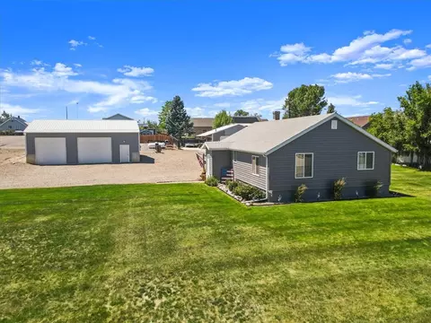 Exterior - 1005 4th St W, Roundup, MT 59072 photo 5 of 7
