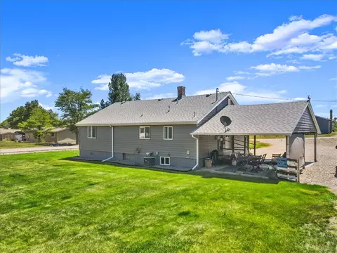 Exterior - 1005 4th St W, Roundup, MT 59072 photo 2 of 7