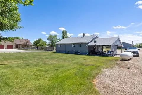 Exterior - 1005 4th St W, Roundup, MT 59072 photo 3 of 7