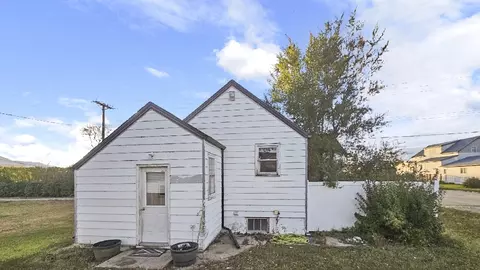 310 W 6th St, Fairview, MT 59221