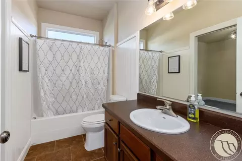 Bath - 1703 Paynes Pl, Laurel, MT 59044 photo 2 of 5