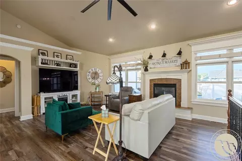 Living - 1703 Paynes Pl, Laurel, MT 59044 photo 2 of 6