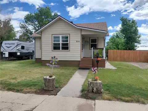 814 1st St W, Roundup, MT 59072