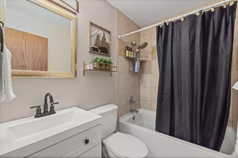 Bath - 1328 Beartooth Dr, Laurel, MT 59044 photo 1 of 3