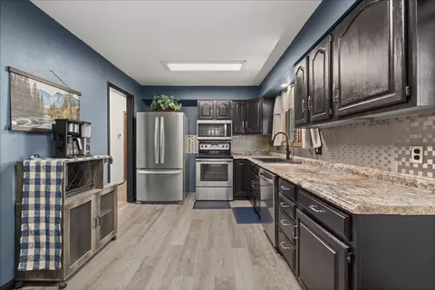 Kitchen - 1328 Beartooth Dr, Laurel, MT 59044 photo 2 of 3
