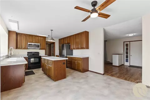 Kitchen - 7851 Spear Dr, Shepherd, MT 59079 photo 2 of 5