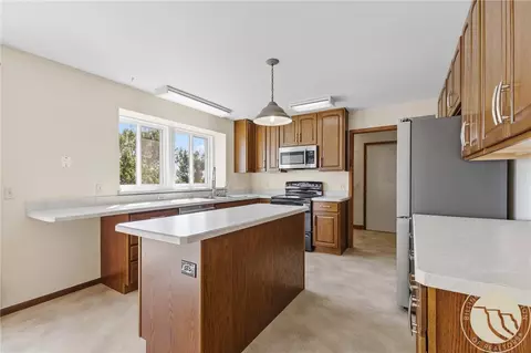 Kitchen - 7851 Spear Dr, Shepherd, MT 59079 photo 4 of 5
