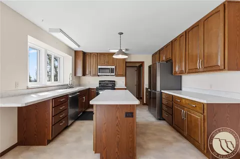 Kitchen - 7851 Spear Dr, Shepherd, MT 59079 photo 3 of 5