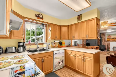 Kitchen - 8230 Shepherd Rd, Shepherd, MT 59079 photo 3 of 3