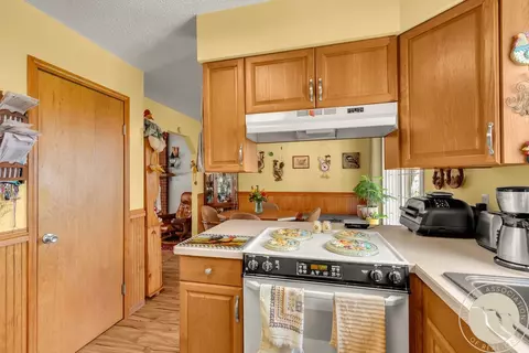 Kitchen - 8230 Shepherd Rd, Shepherd, MT 59079 photo 2 of 3
