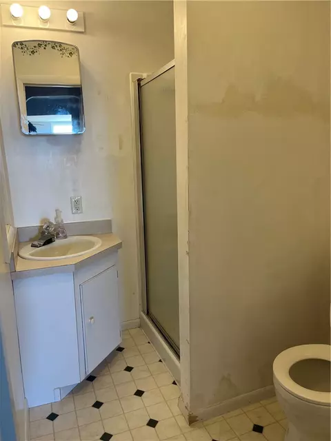 Bath - 1306 B Ave, Circle, MT 59215 photo 1 of 1